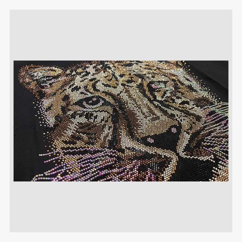 【ヒョウ】お洒落スパンコールTシャツ